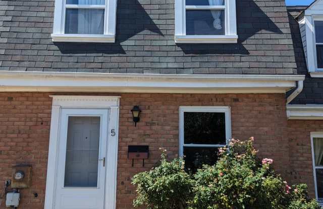 Charming two level townhouse in established Frederick neighborhood available mid October! photos photos