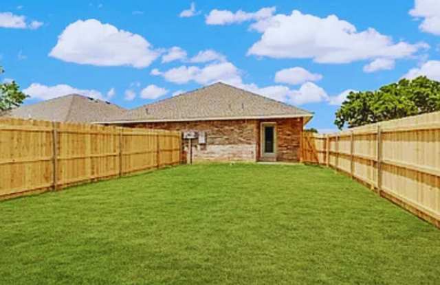 Newly Available – Modern 2-Bedroom Duplex in Lawton! Gallery 4