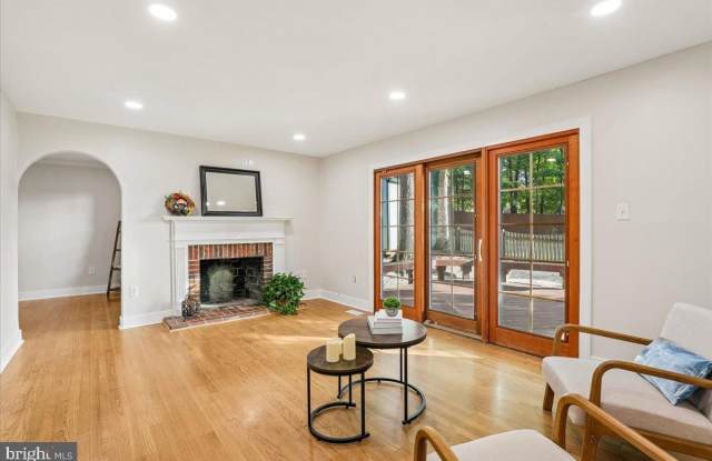 15465 GOLF CLUB Drive Gallery 3