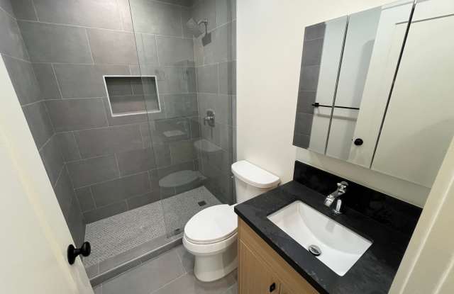 Newly Remodeled 2 Bed 1 Bath Unit in PB Gallery 2