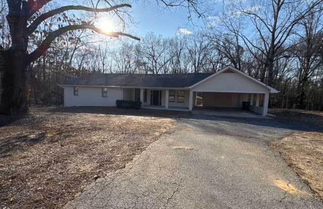 Charming 3 bedroom, 2 bathroom Ranch-Style Home photos photos