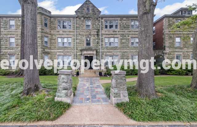Charming 2 bedroom midtown unit. photos photos