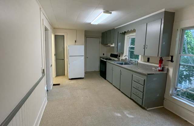 25 Spring Street - 25 Spring Street, Bangor, ME 04401