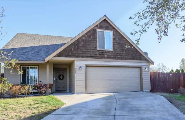 1113 Nw 22nd Pl - 1113 Northwest 22nd Place, Redmond, OR 97756