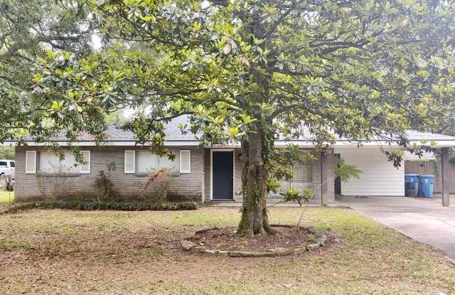 Charming 3 Bedroom, 2 Bath Home! photos photos
