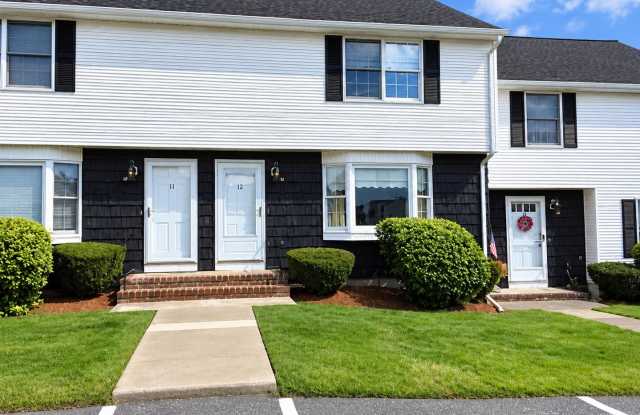 Newly Renovated 2-Bedroom Townhouse with Garage, Central A/C, Pool & Tennis | Heritage Heights – Methuen Gallery 1
