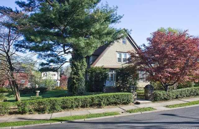 120 Soundview Avenue - 120 Soundview Avenue, Mamaroneck, NY 10543
