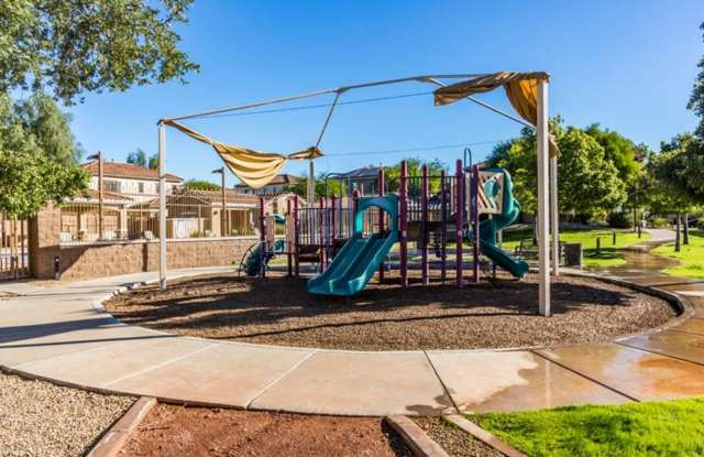 22026 N 103rd Ln #358, Peoria - Adorable 3 bedroom townhome - 22026 North 103rd Lane, Peoria, AZ 85383