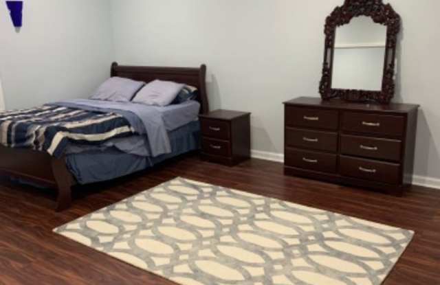 6433 Queens Court Trace Gallery 2