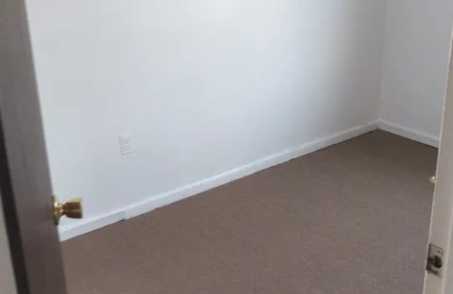 14 North Woodside Avenue Gallery 3