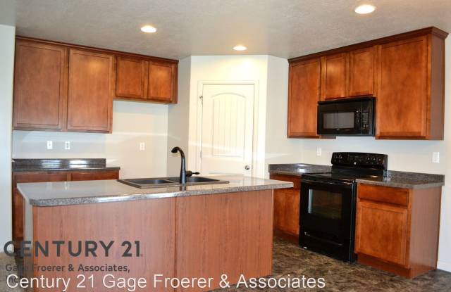 3451 W Larkspur Gallery 2