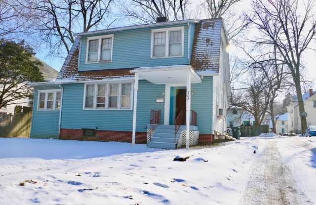 Spacious 4-Bedroom Gem in Prime Urbana – Move-In Ready! - 707 West Illinois Street, Urbana, IL 61801