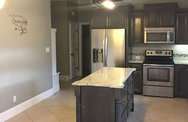 SHORT TERM LEASE AVAILABLE Luxury Living in Valdosta: Your Dream Home Awaits at 3511 Walstine Ln Gallery 3