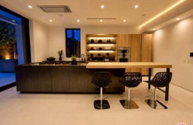8741 Dorrington Avenue Gallery 4