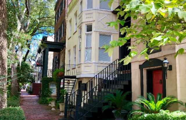 15 W Jones St B - 15 W Jones St, Savannah, GA 31401
