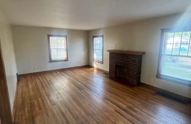 Charming 4 Bedroom 1.5 Bath Home in Lorain Gallery 4
