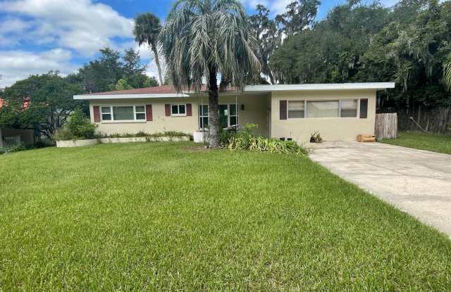 Fully Furnished 3BR/2BA Home in Dunnellon – Move-In Ready with Extra Storage photos photos