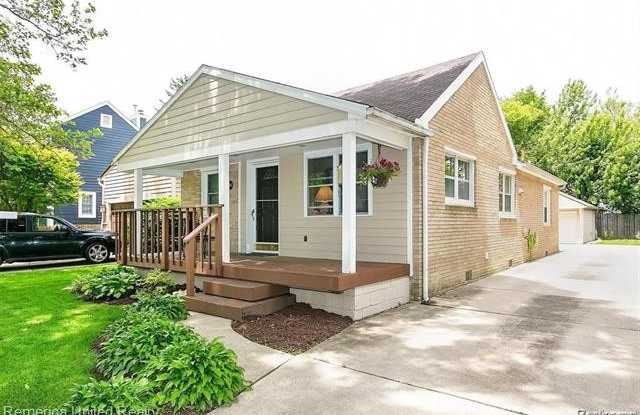 687 SMITH Avenue Gallery 2