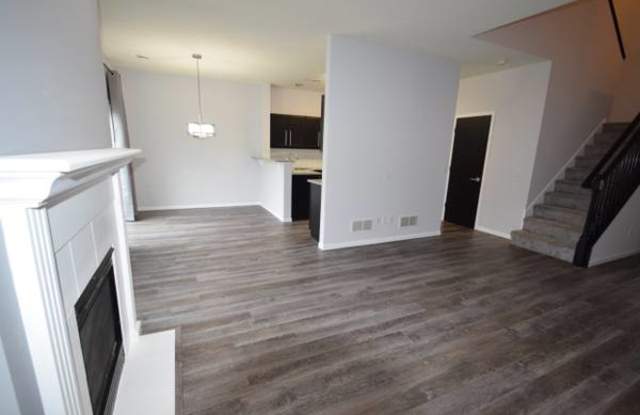 8016 Stratford Cir S Gallery 4