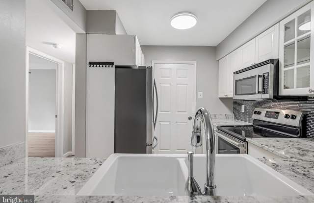1501 LINCOLN Way Gallery 3