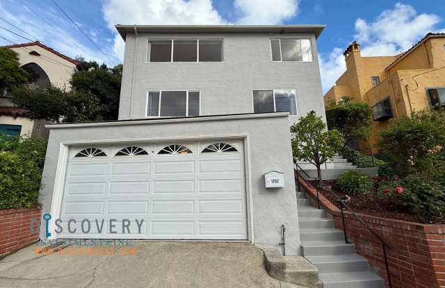 4 Bedroom Mid-Century Oakmore Home With Views of Bay photos photos