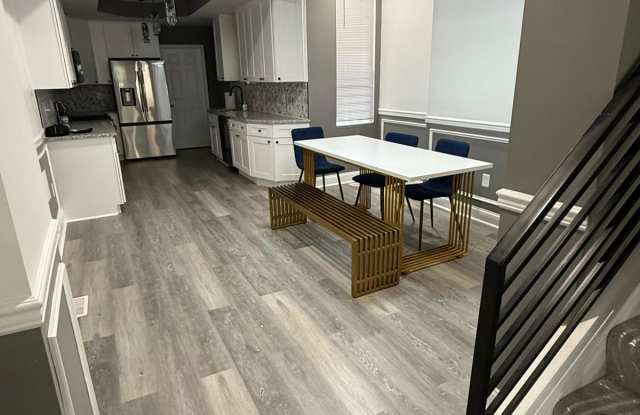 1729 North Caroline Street - Room 4 Gallery 2