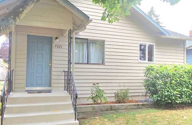 APPLICATION PENDING - Sweet deal! 3bed/1bath Single Family home in West Seattle photos photos