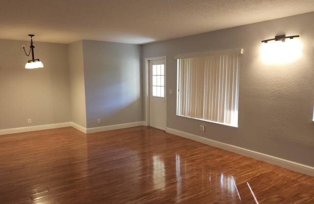 527 Shady Pine Way Gallery 2