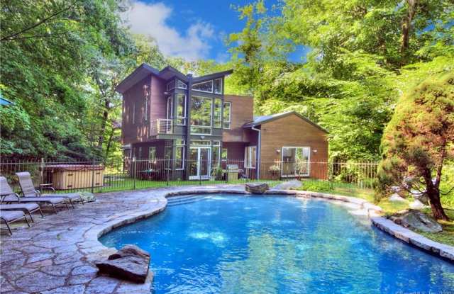 101 Newtown Turnpike - 101 Newtown Tpke, Fairfield County, CT 06883