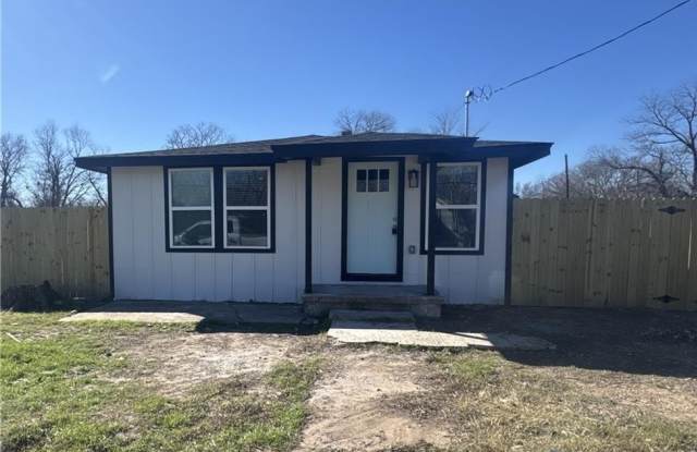 1128 Texas Street - 1128 Texas Street, Waco, TX 76704