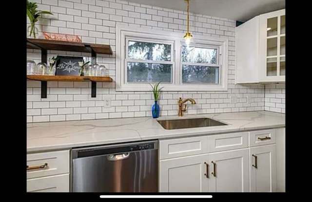 16823 Northview Drive Gallery 4