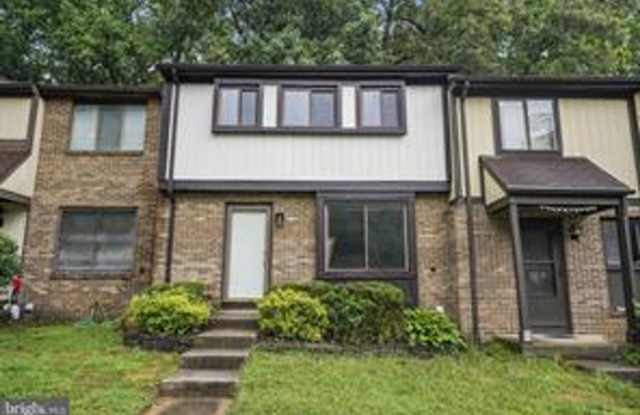 Welcome to Jackson Oak! This stunning 3-level townhome is now available for rent and offers the perfect blend of modern luxury and comfortable living. photos photos