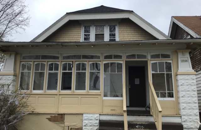 3 bedroom 1.5 bathroom single family home with off street parking - 3544 North 23rd Street, Milwaukee, WI 53206