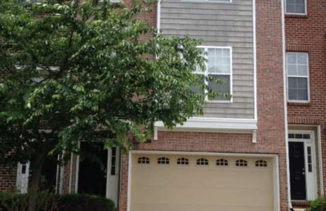 4 bed 3.5 bath Townhouse Vineyard Square - 222 Napa Valley Way, Chapel Hill, NC 27516