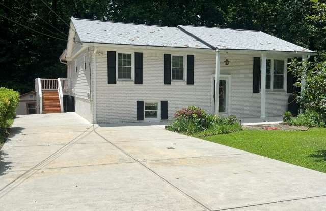 Huntley Hills - 4 BD, 3 Bath home in Chamblee photos photos