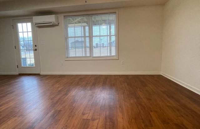 Second Floor One Bedroom Garden Apartment Gallery 4