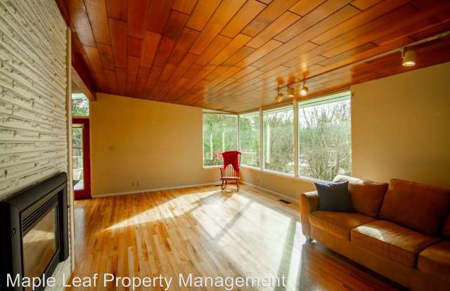 10606 Alton Pl NE Gallery 3