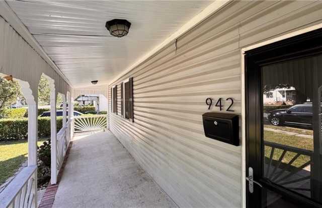 942 Douglas Avenue Gallery 4