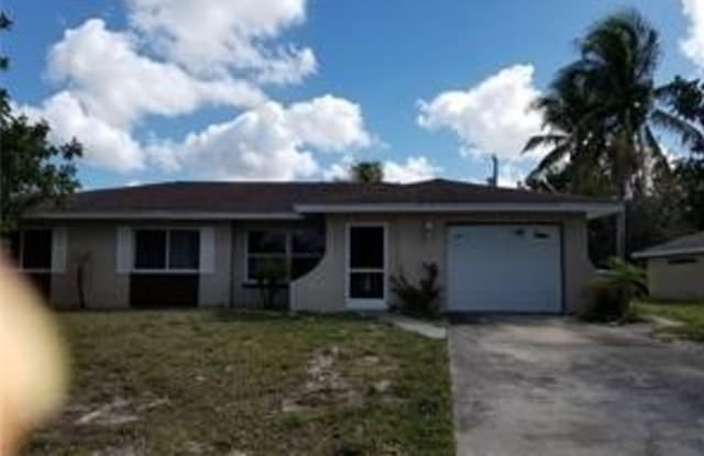 3345 SE 10th Place - 3345 Southeast 10th Place, Cape Coral, FL 33904
