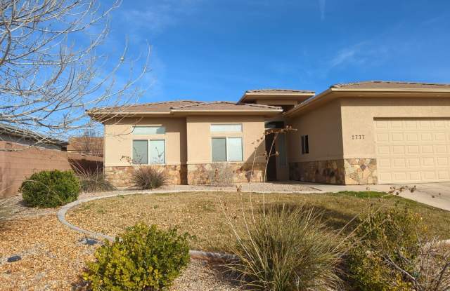 4 Bedroom Home Near Pine View High School With 2 Car Garage photos photos