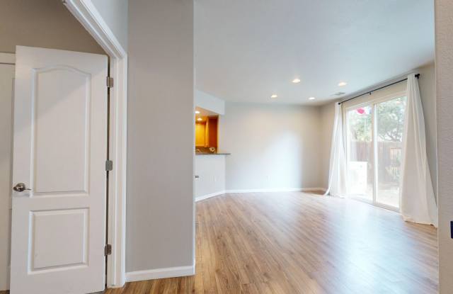 373 N. Amedeo Lane Clovis, CA 93611 Gallery 4
