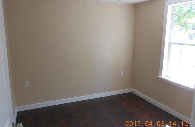427 LIVELY DR Gallery 3