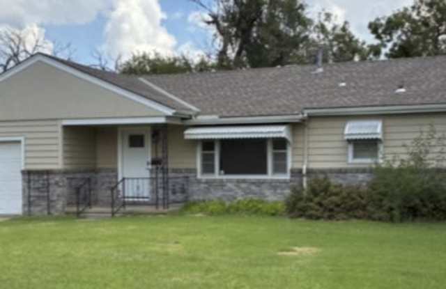 112 Norman Road - 112 Norman Road, Hutchinson, KS 67502