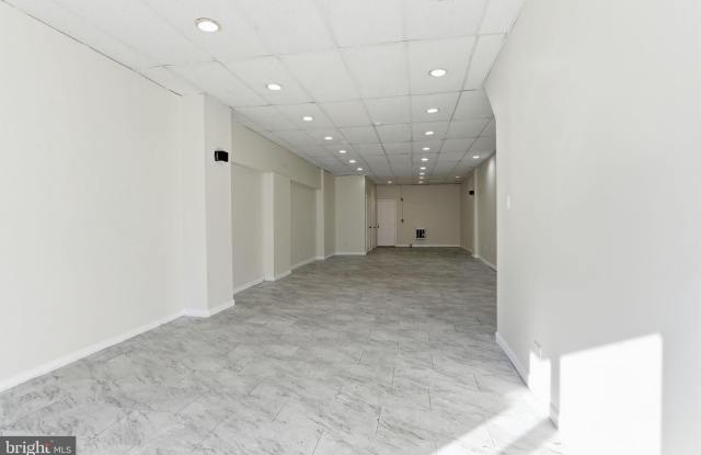 5646 N 5TH Street Gallery 4