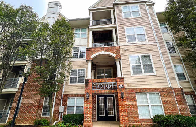 Gorgeous 2 Bed 2 Bath Corner Unit In Vibrant High Point At Jefferson - Water Included - 3015 Nicosh Circle, Merrifield, VA 22042