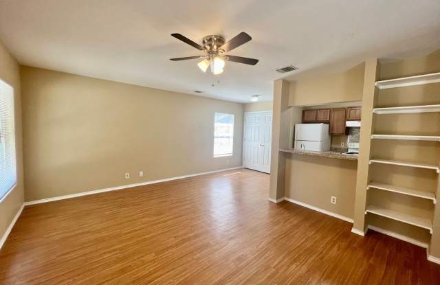 *MOVE IN SPECIAL* Great Location! 3 Bedroom Home Near Shopping & Dining! Gallery 3