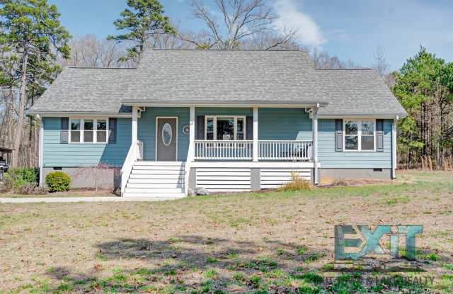 3BR Home in Colleen’s Cove with Boat Slip - 120 Long Beach Boulevard, Clarksville, VA 23927