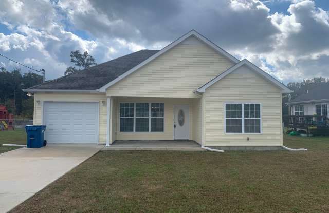 Bright and Open Floor Plan with Large Fenced in Yard! photos photos
