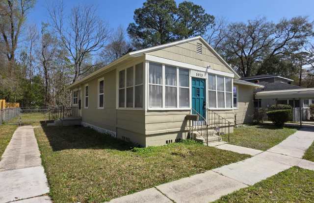 5013 Campenella Dr Gallery 2