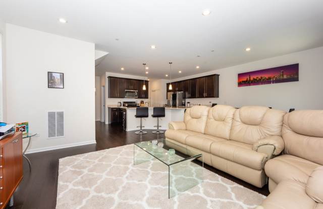 150 Roslyn Place Gallery 4